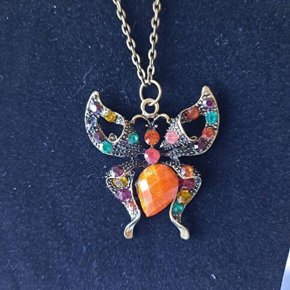 Ladies Butterfly pendant necklace Nwt - Picture 2 of 5
